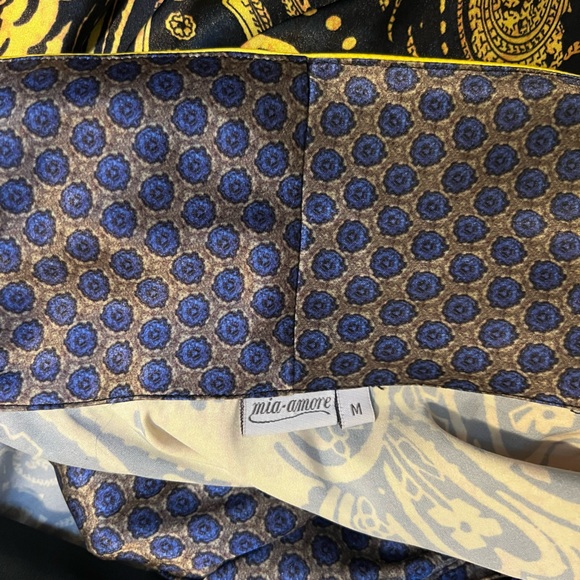 Mia Amore Armani Gold silk set - Picture 5 of 6